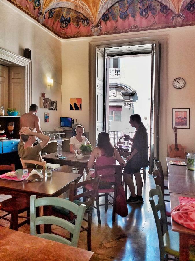 Hostel Degli Elefanti *